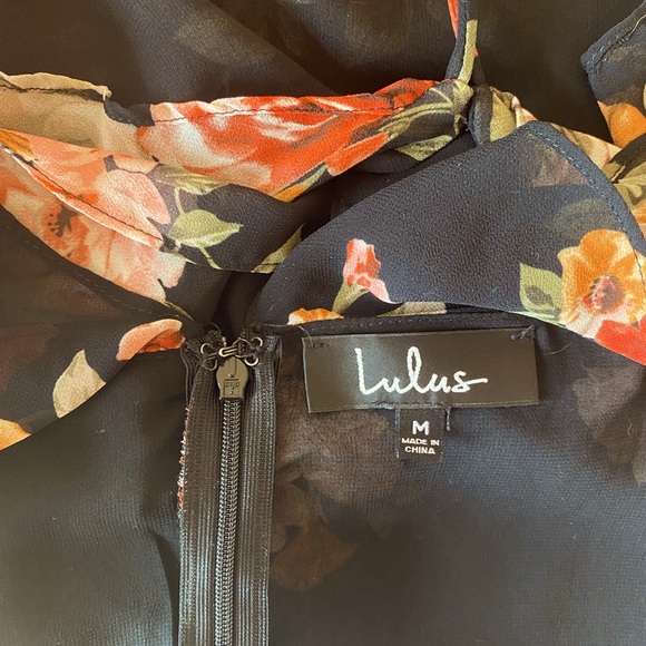 Lulu’s Floral Keyhole & Cold Shoulder Blouse - Picture 3 of 4